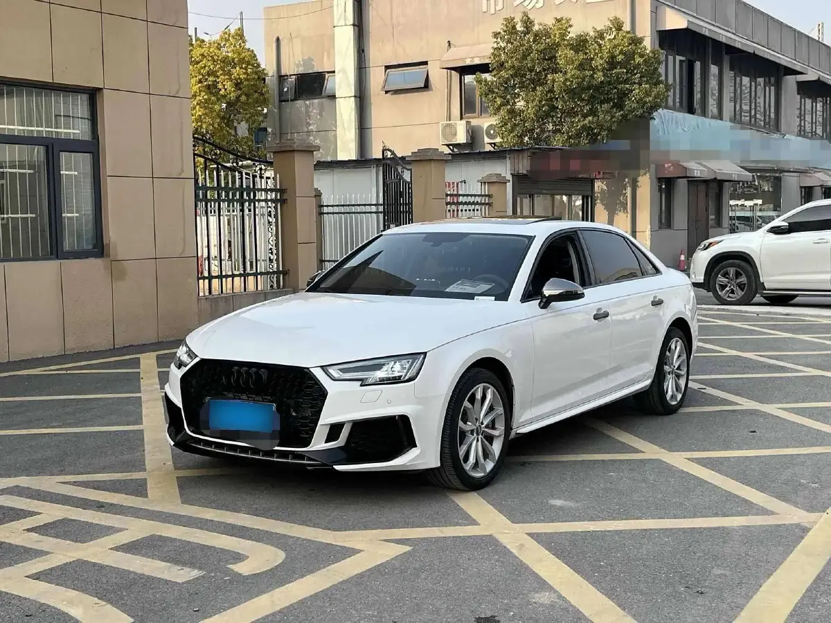 2017 Audi A4L 2.0T 190HP L4 7DCT