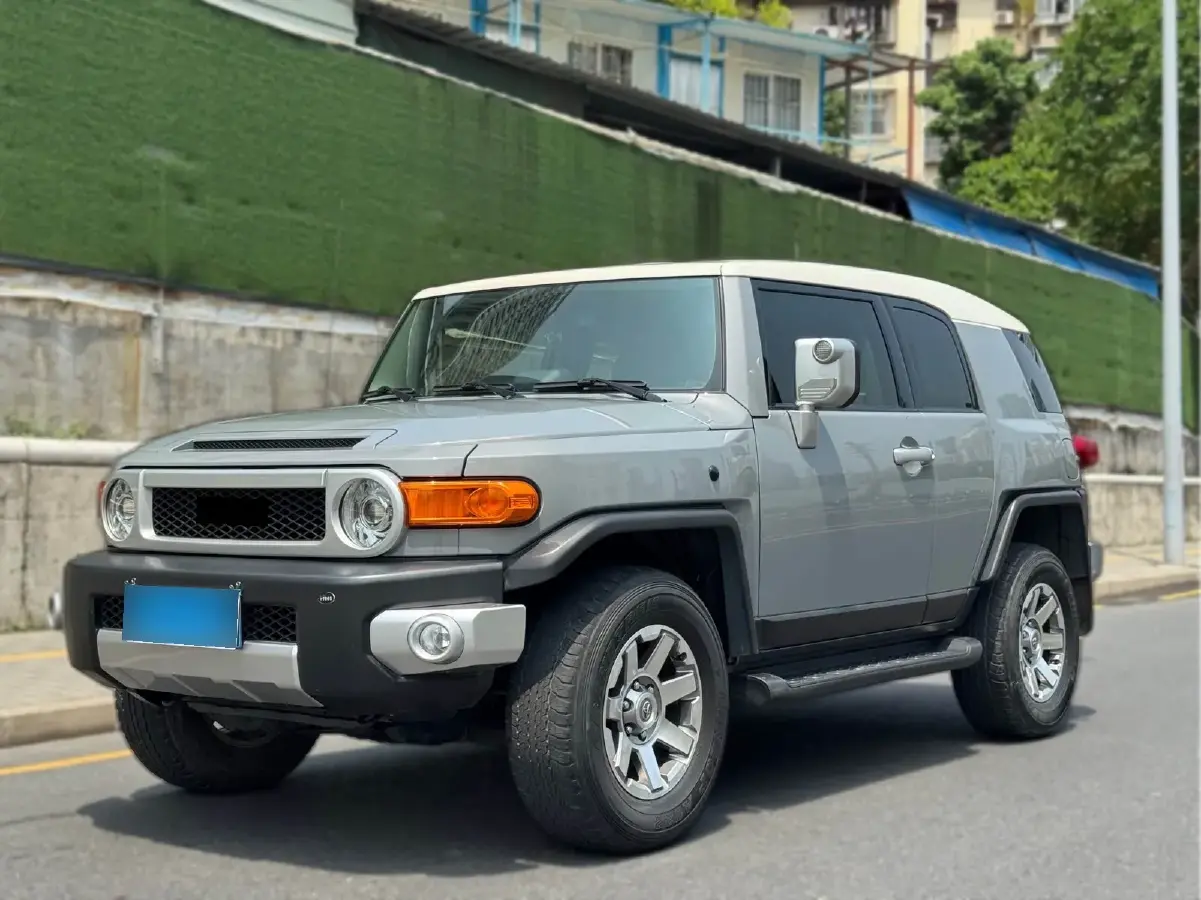 2013 Toyota FJ Cruiser 4.0L 272HP V6 5AT
