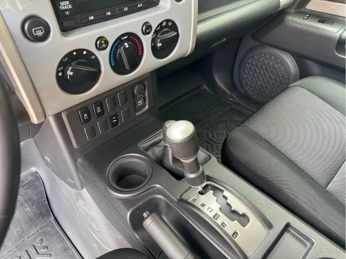 2013 Toyota FJ Cruiser 4.0L 272HP V6 5AT,autocango,china used car exporter,china ev exporter,chinese used car exporter,chinese used ev exporter