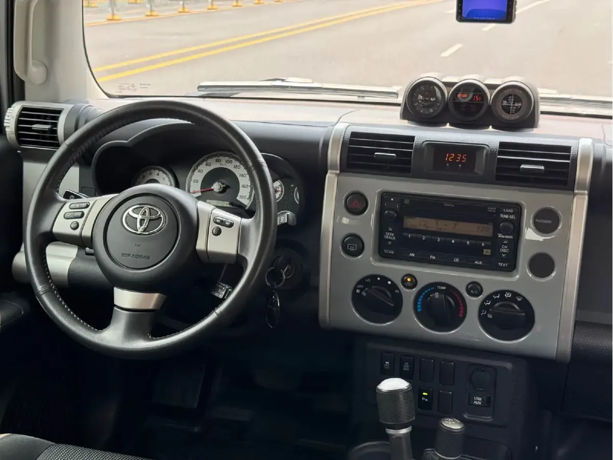 2013 Toyota FJ Cruiser 4.0L 272HP V6 5AT,autocango,china used car exporter,china ev exporter,chinese used car exporter,chinese used ev exporter