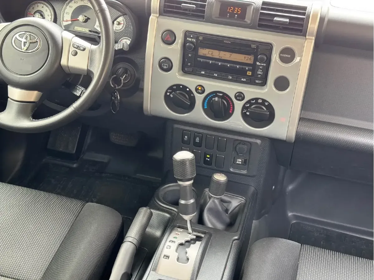 2013 Toyota FJ Cruiser 4.0L 272HP V6 5AT,autocango,china used car exporter,china ev exporter,chinese used car exporter,chinese used ev exporter