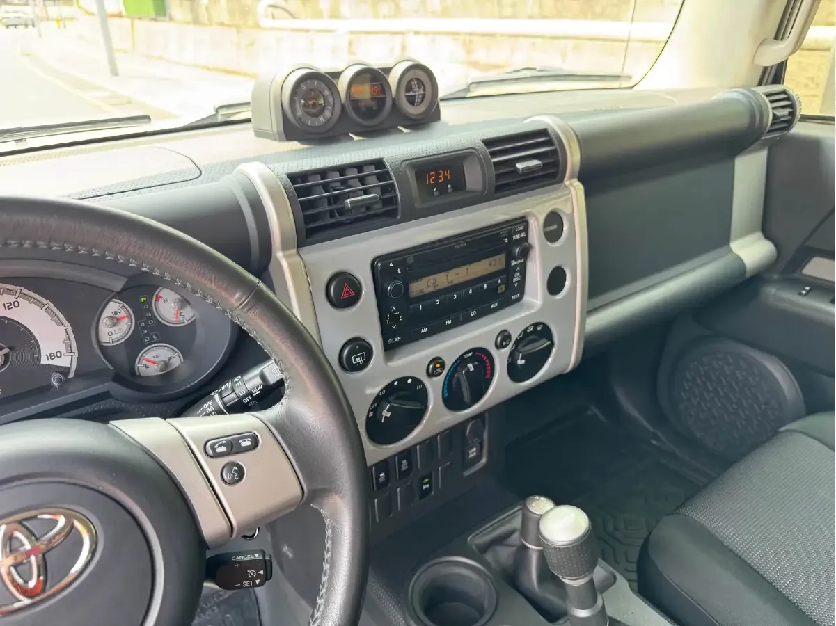 2013 Toyota FJ Cruiser 4.0L 272HP V6 5AT,autocango,china used car exporter,china ev exporter,chinese used car exporter,chinese used ev exporter