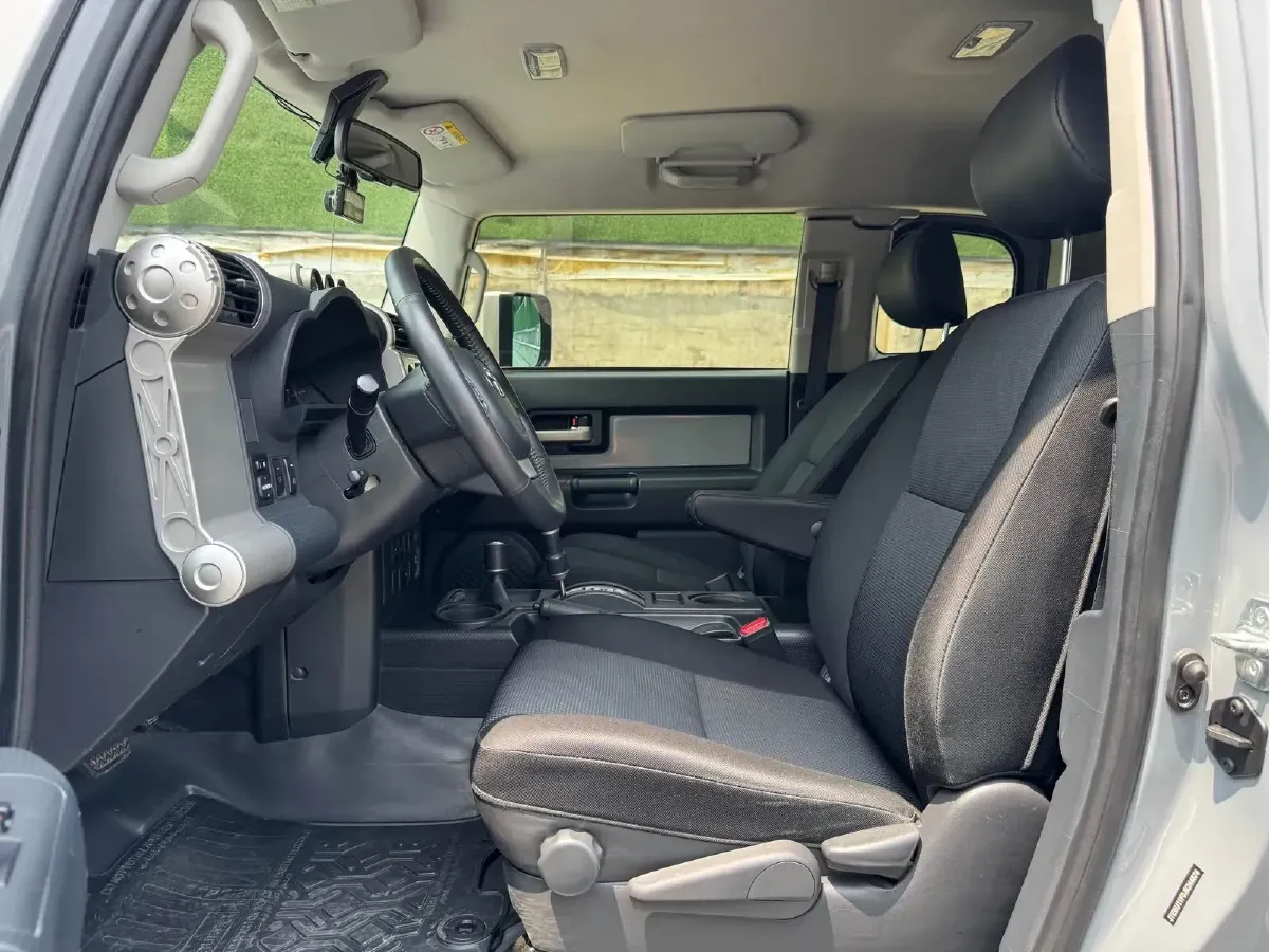 2013 Toyota FJ Cruiser 4.0L 272HP V6 5AT,autocango,china used car exporter,china ev exporter,chinese used car exporter,chinese used ev exporter