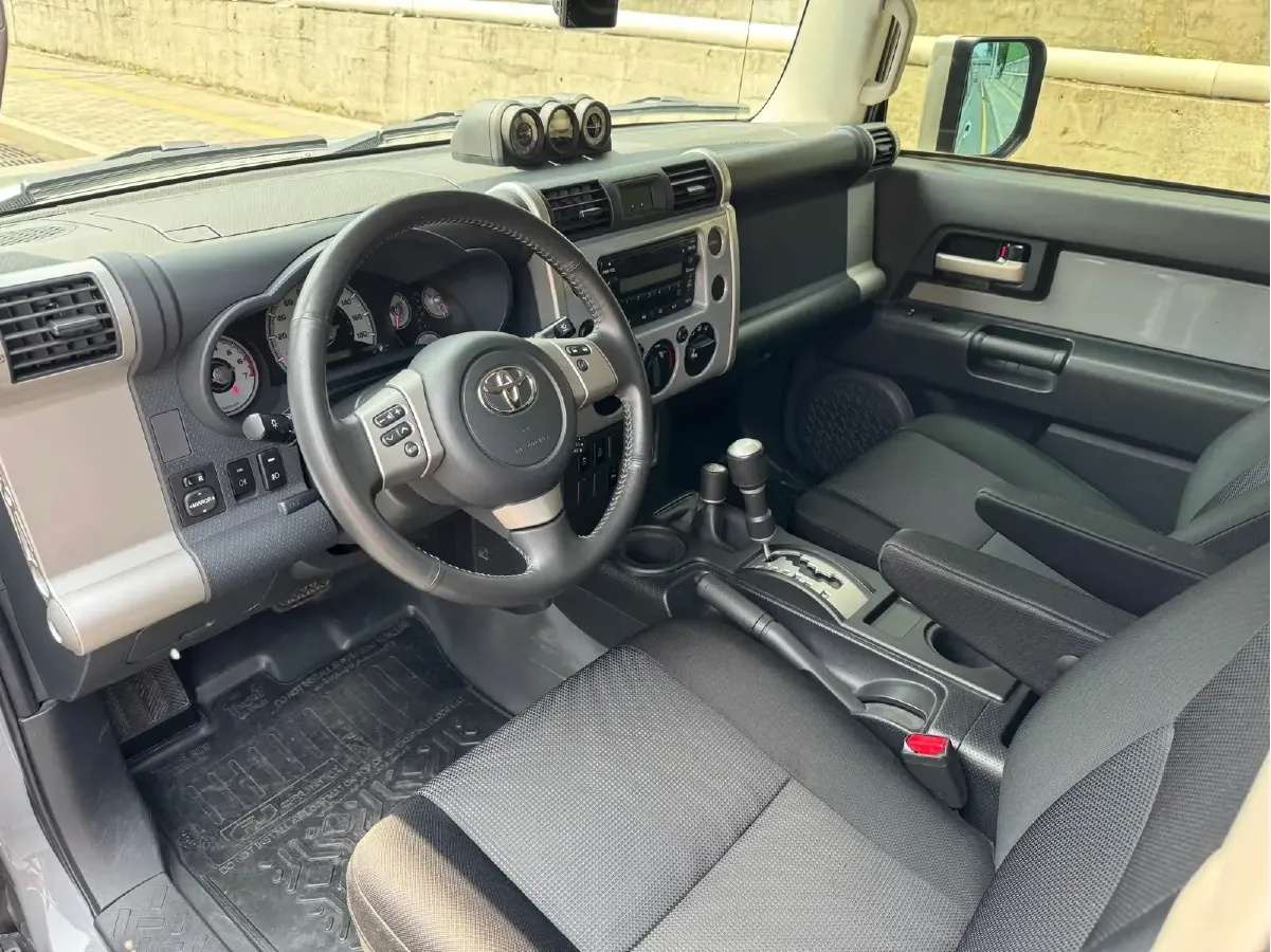 2013 Toyota FJ Cruiser 4.0L 272HP V6 5AT,autocango,china used car exporter,china ev exporter,chinese used car exporter,chinese used ev exporter