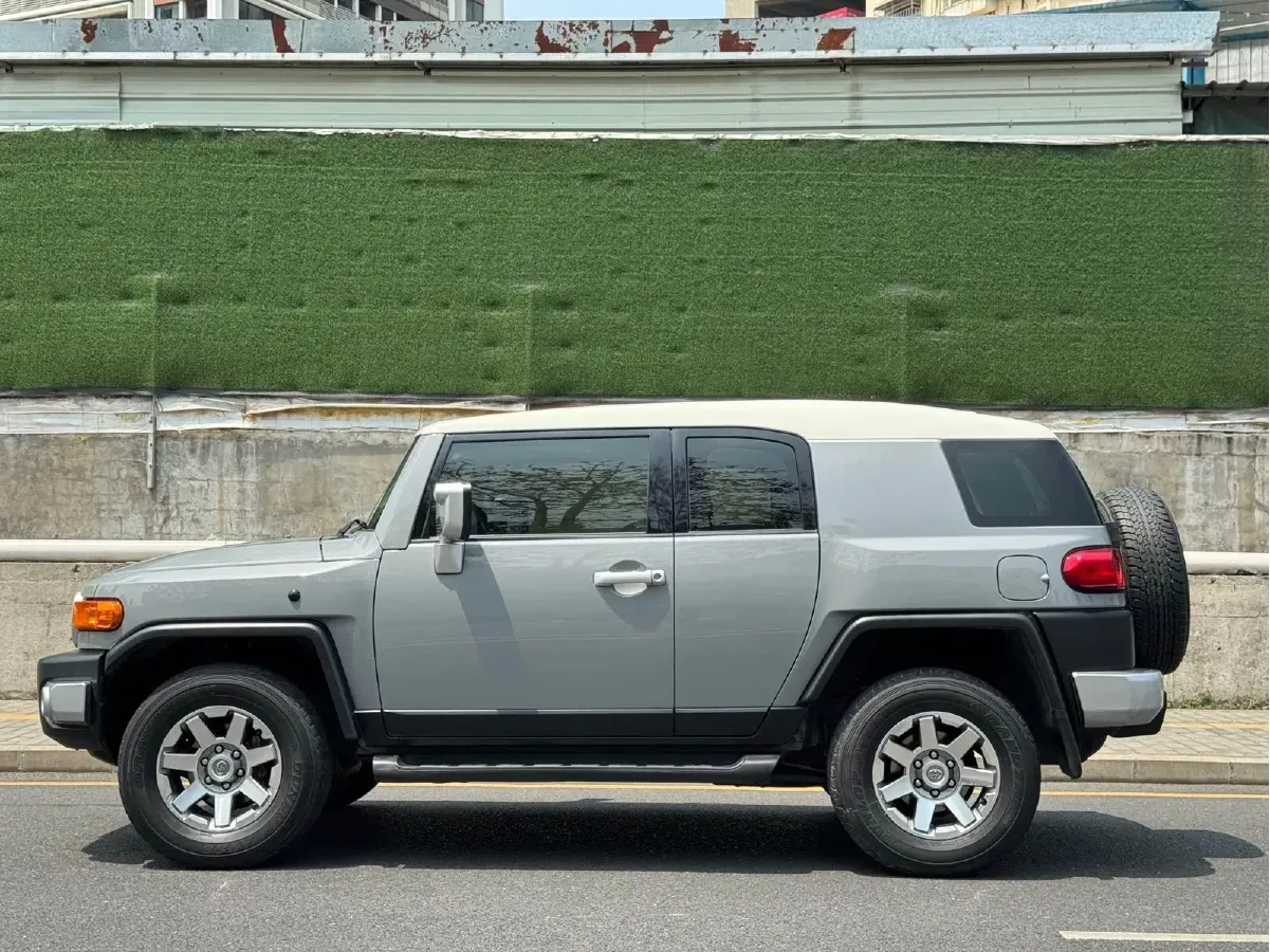 2013 Toyota FJ Cruiser 4.0L 272HP V6 5AT,autocango,china used car exporter,china ev exporter,chinese used car exporter,chinese used ev exporter