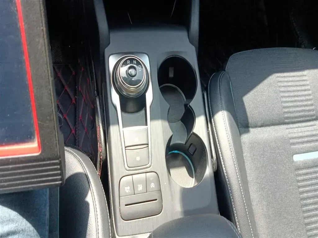 2020 Ford Focus Active 1.5T 174HP L3 8AT,autocango,china used car exporter,china ev exporter,chinese used car exporter,chinese used ev exporter