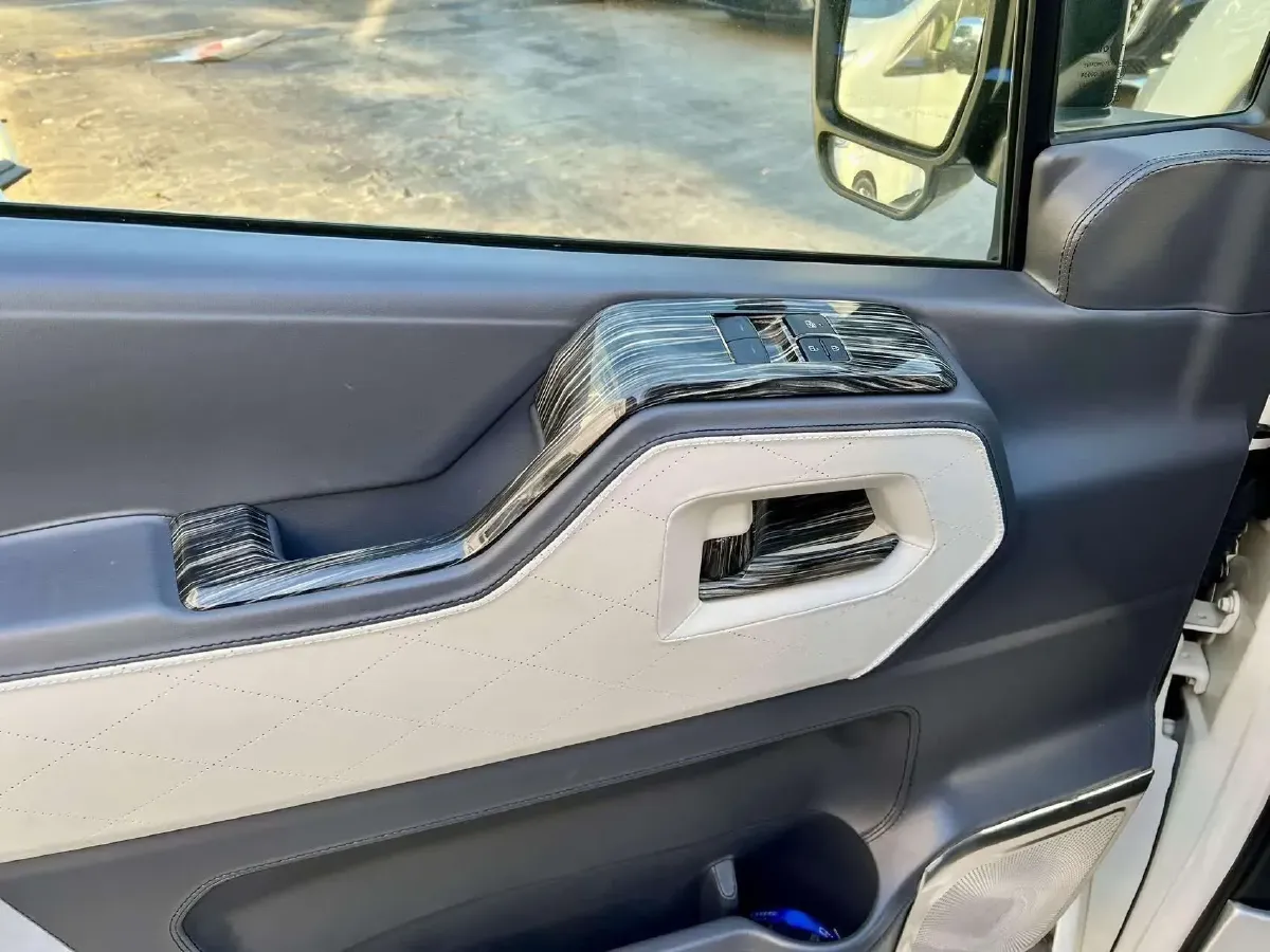 2011 Toyota Hiace 2.7L 154HP L4 5MT,autocango,china used car exporter,china ev exporter,chinese used car exporter,chinese used ev exporter