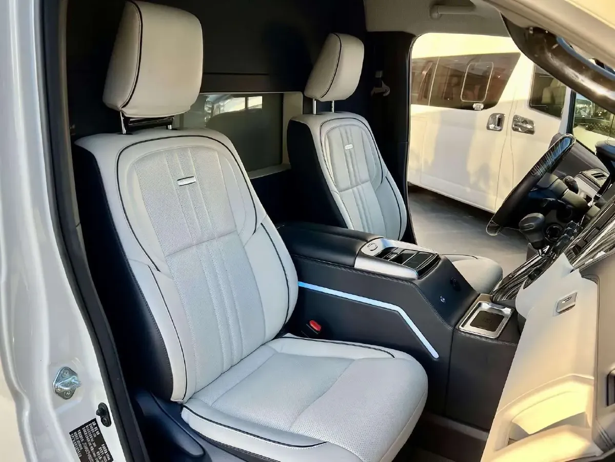 2011 Toyota Hiace 2.7L 154HP L4 5MT,autocango,china used car exporter,china ev exporter,chinese used car exporter,chinese used ev exporter