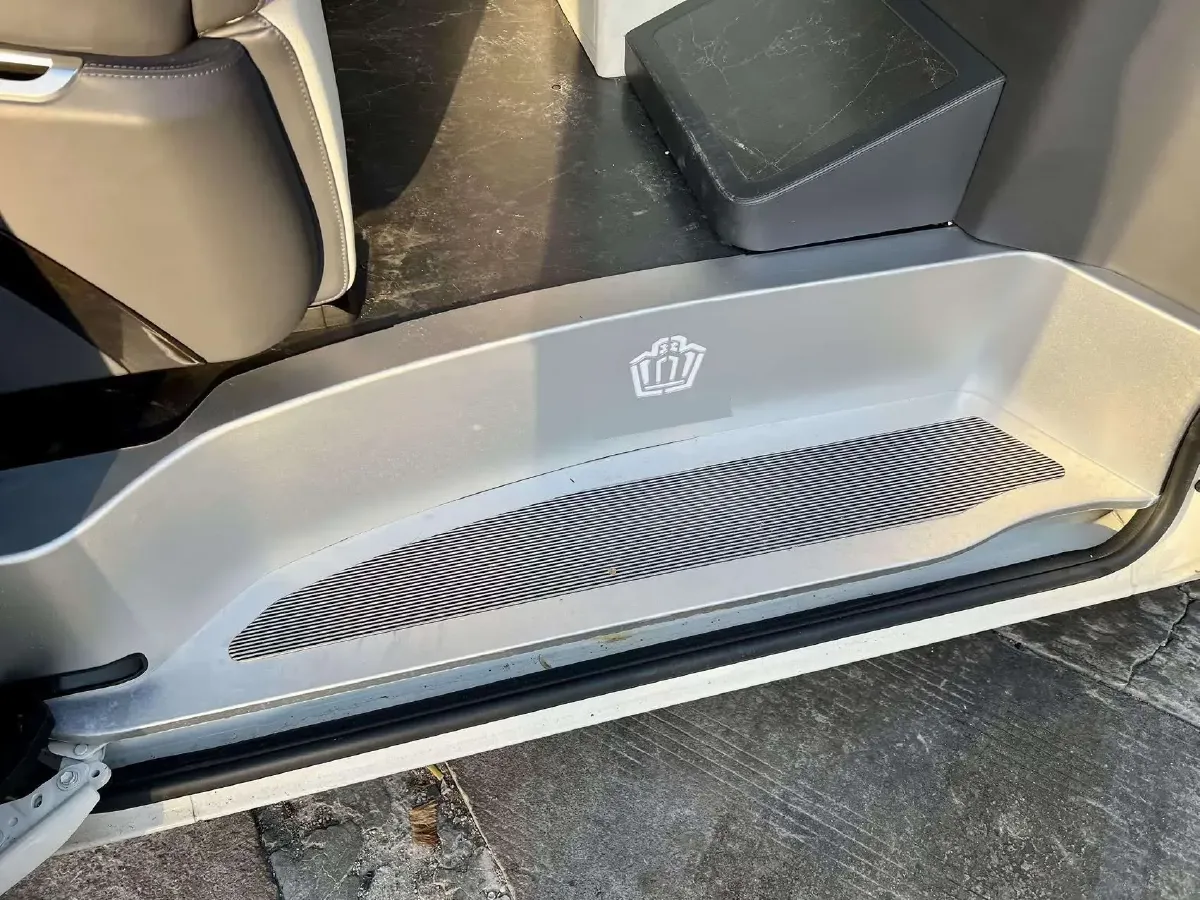 2011 Toyota Hiace 2.7L 154HP L4 5MT,autocango,china used car exporter,china ev exporter,chinese used car exporter,chinese used ev exporter