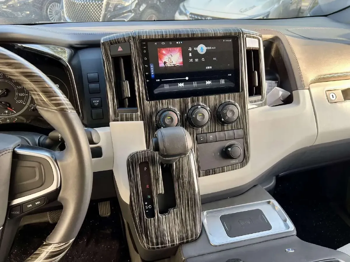 2011 Toyota Hiace 2.7L 154HP L4 5MT,autocango,china used car exporter,china ev exporter,chinese used car exporter,chinese used ev exporter