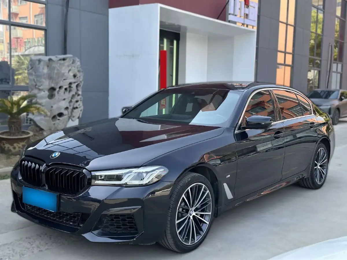 2022 BMW 5 Series 2.0T 252HP L4 8AT