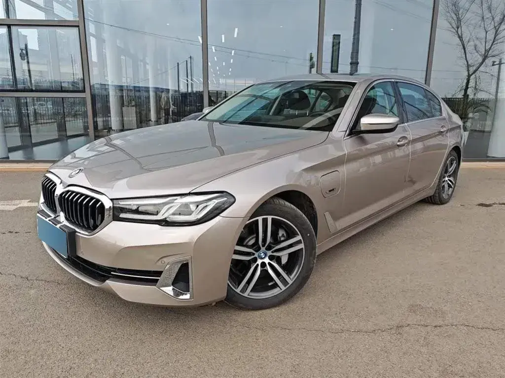 2022 BMW 5 Series 2.0T 184HP L4 8AT PHEV 17.7KWH