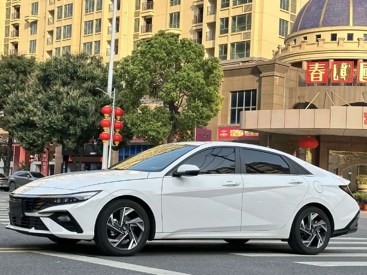 2023 Hyundai Elantra 1.5L 115HP L4 CVT