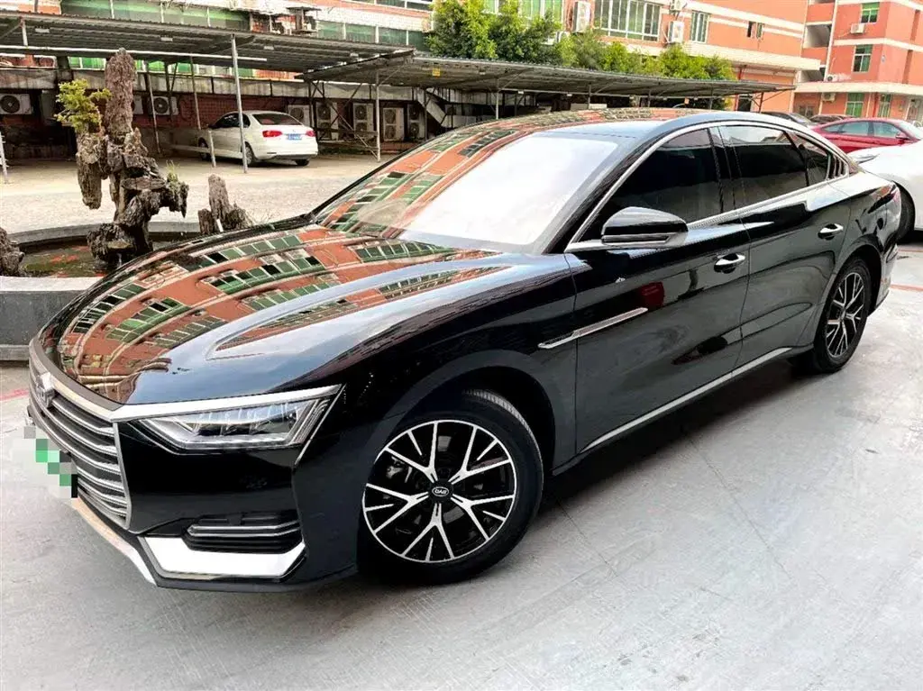 2021 BYD e9 BEV 64.8KWH