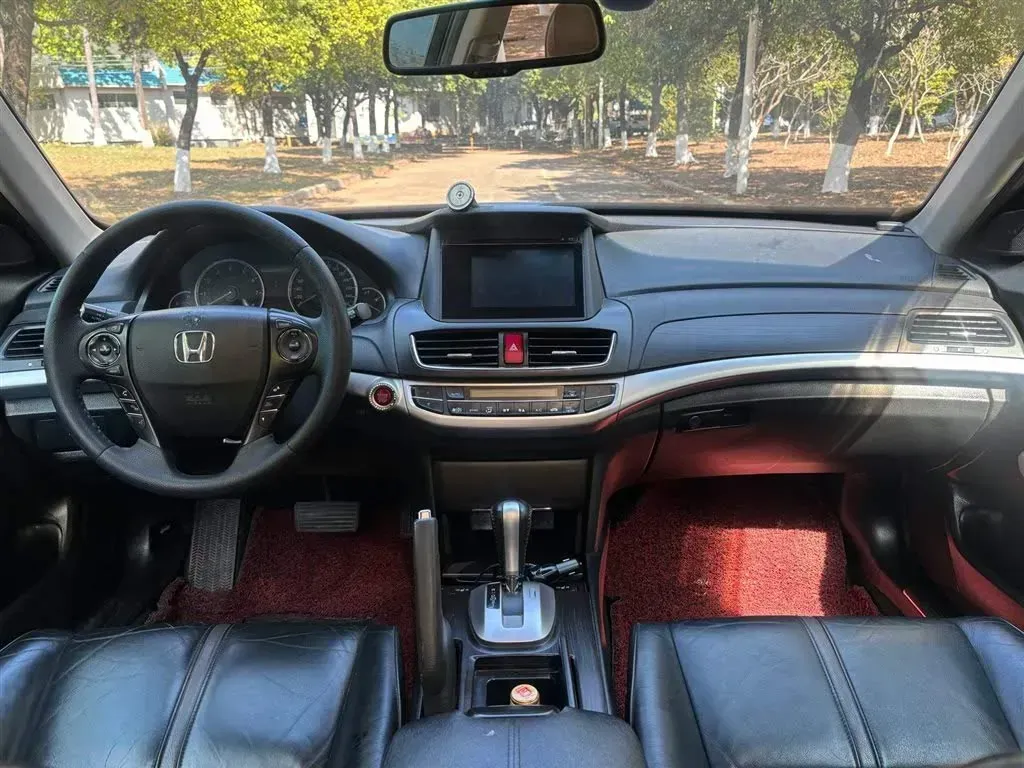 2014 Honda Crosstour 2.4L 197HP L4 5AT,autocango,china used car exporter,china ev exporter,chinese used car exporter,chinese used ev exporter