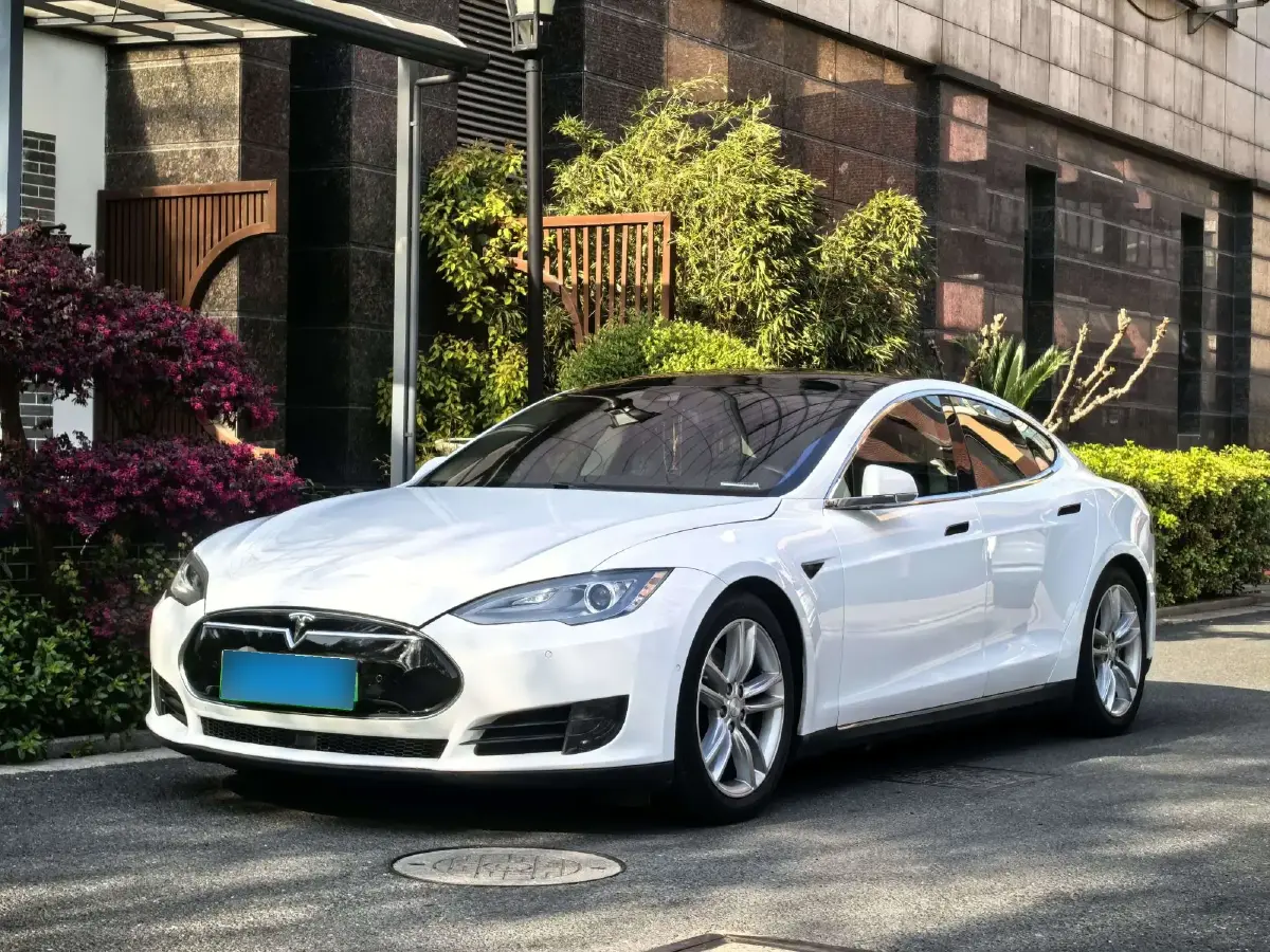 2016 Tesla Model S BEV 70KWH