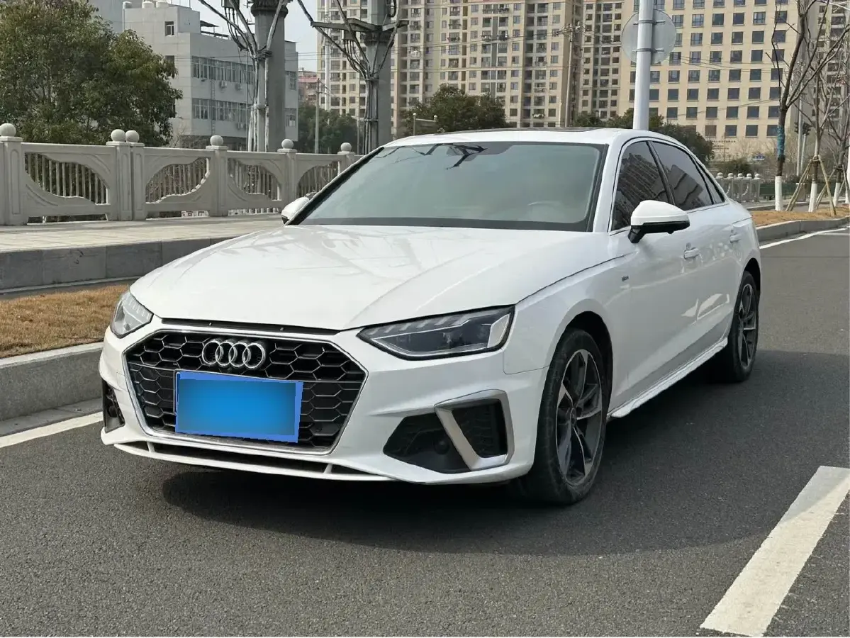 2022 Audi A4L 2.0T 190HP L4 7DCT