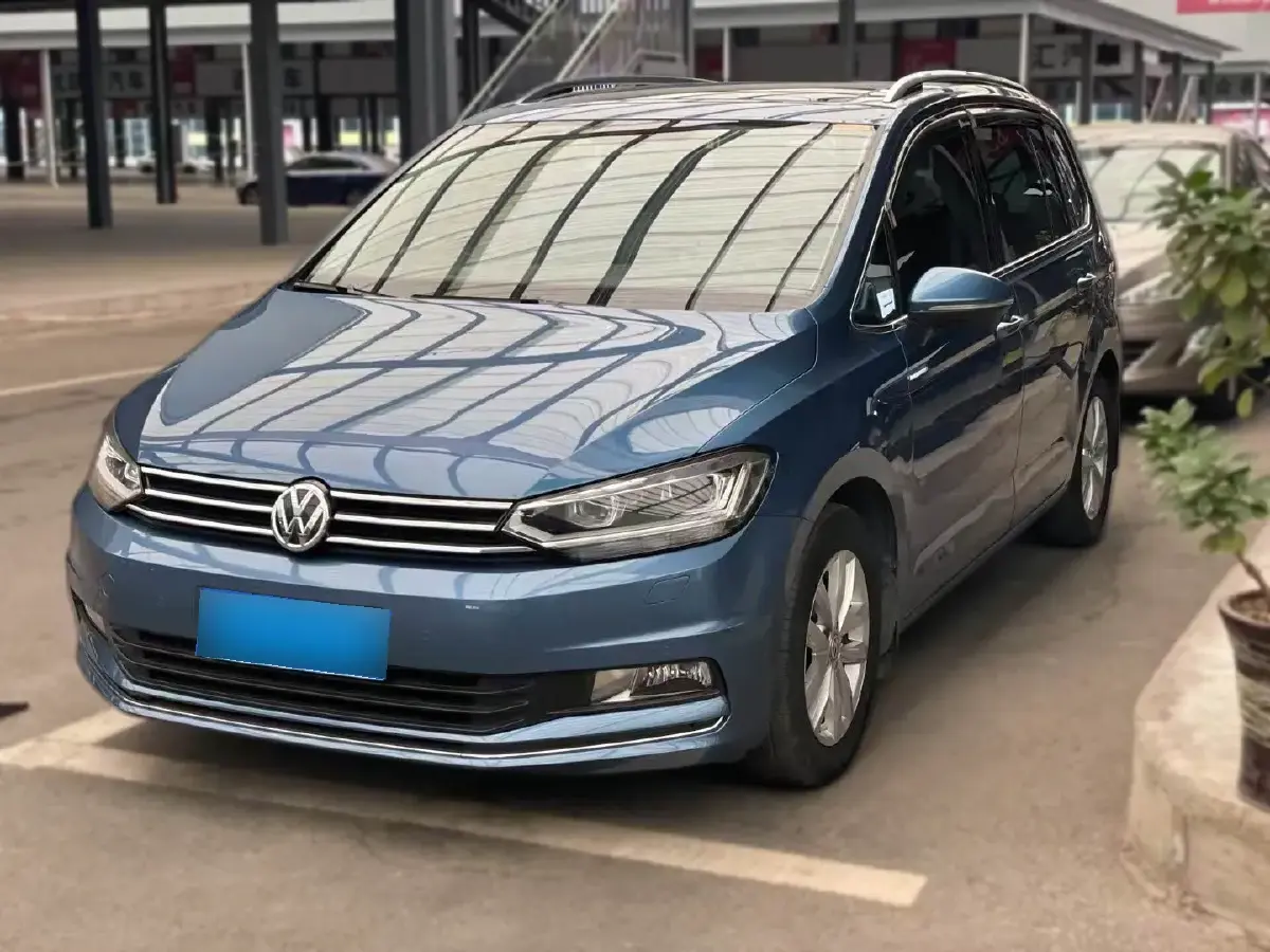 2016 Volkswagen Touran 1.4T 150HP L4 7DCT