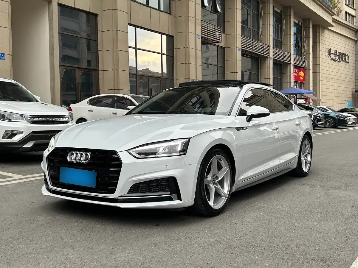 2020 Audi A4L 2.0T 190HP L4 7DCT