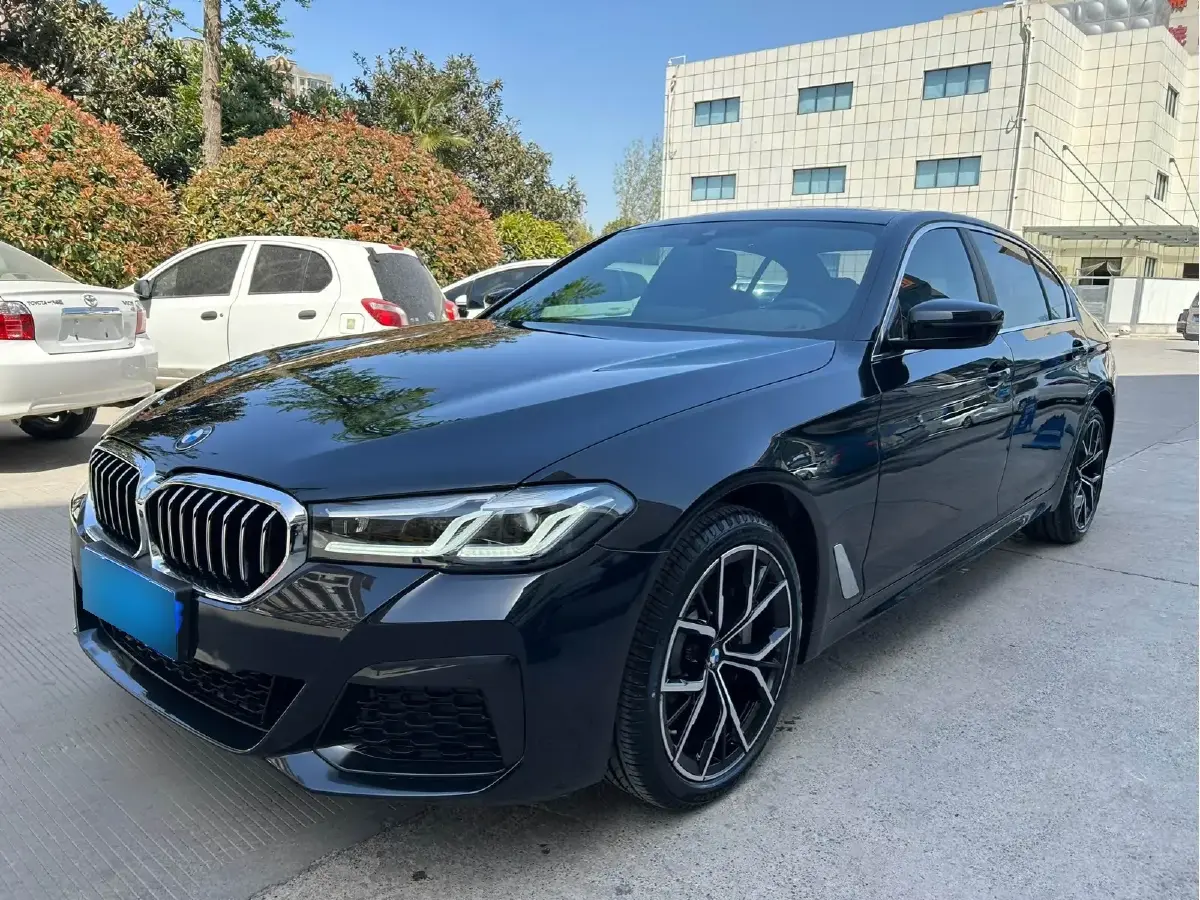2022 BMW 5 Series 2.0T 252HP L4 8AT