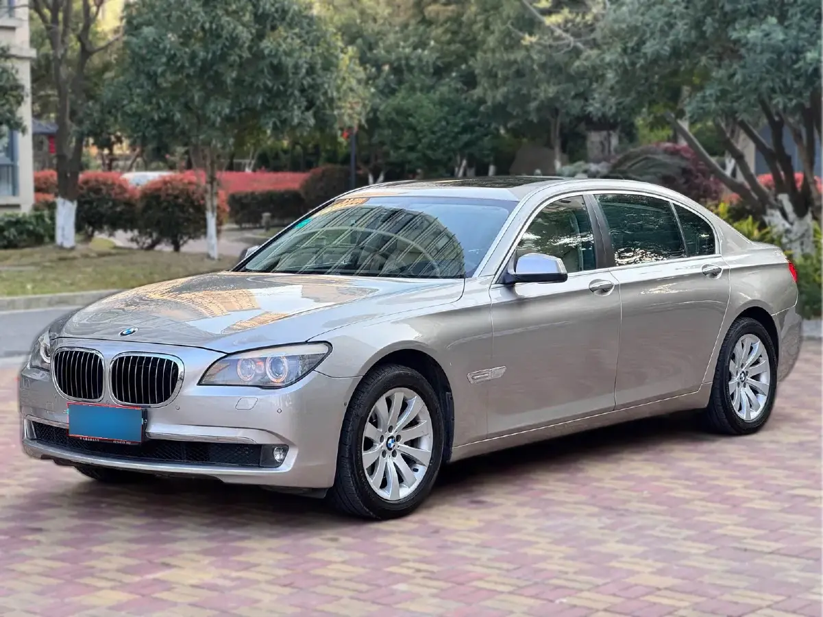 2009 BMW 7 Series 3.0T 326HP L6 6AT