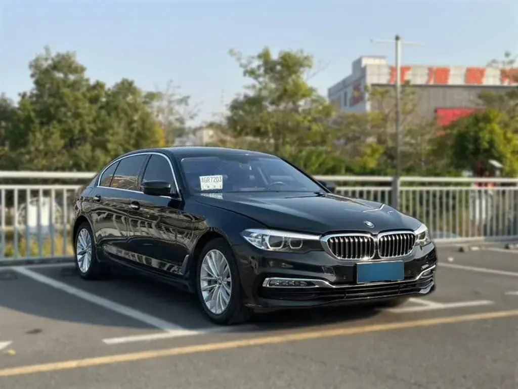 2018 BMW 5 Series 2.0T 252HP L4 8AT