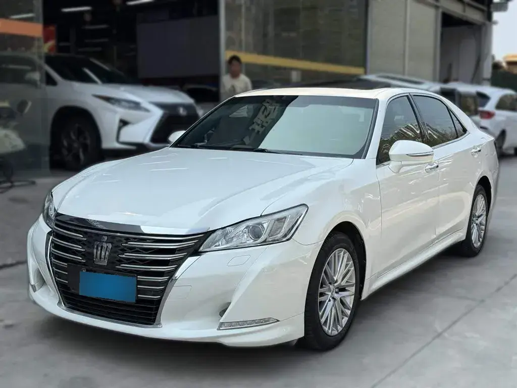 2017 Toyota Crown 2.0T 235HP L4 8AT