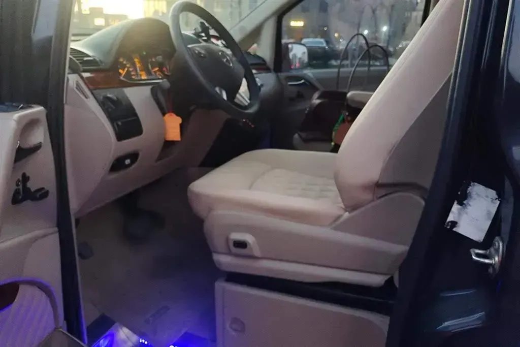 2011 Mercedes-Benz Viano 2.5L 190HP V6 5AT,autocango,china used car exporter,china ev exporter,chinese used car exporter,chinese used ev exporter