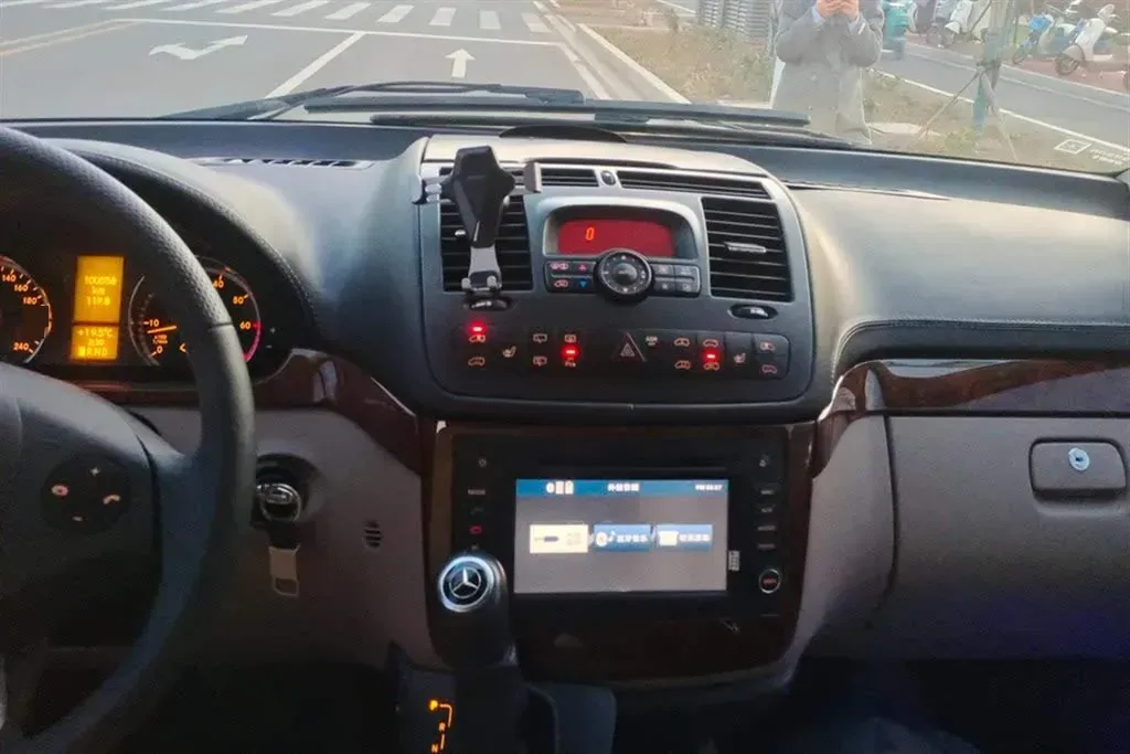 2011 Mercedes-Benz Viano 2.5L 190HP V6 5AT,autocango,china used car exporter,china ev exporter,chinese used car exporter,chinese used ev exporter