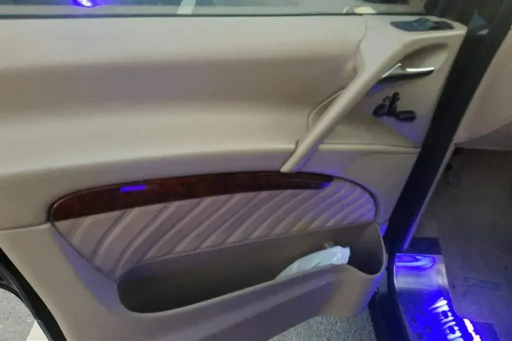 2011 Mercedes-Benz Viano 2.5L 190HP V6 5AT,autocango,china used car exporter,china ev exporter,chinese used car exporter,chinese used ev exporter