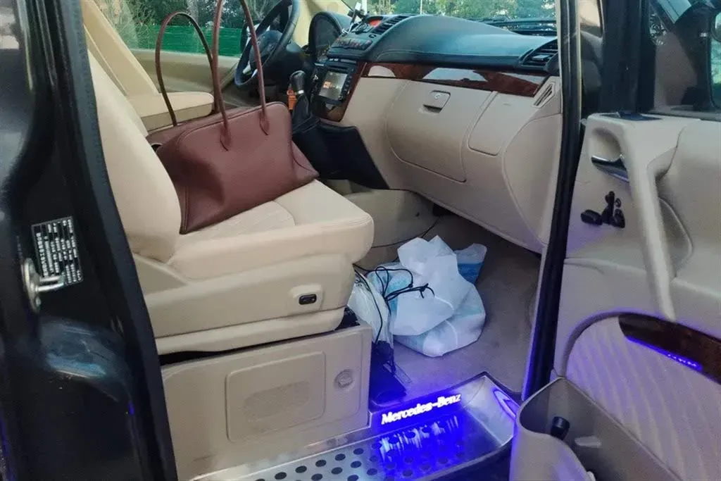 2011 Mercedes-Benz Viano 2.5L 190HP V6 5AT,autocango,china used car exporter,china ev exporter,chinese used car exporter,chinese used ev exporter