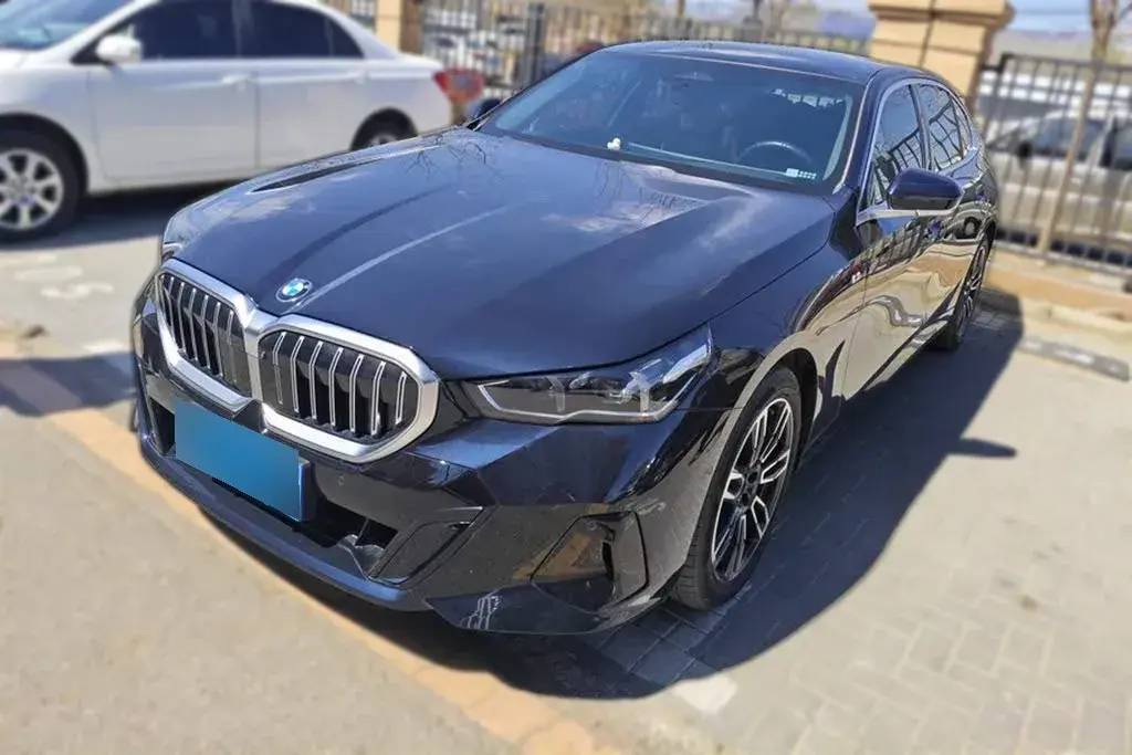 2024 BMW 5 Series 2.0T 258HP L4 8AT