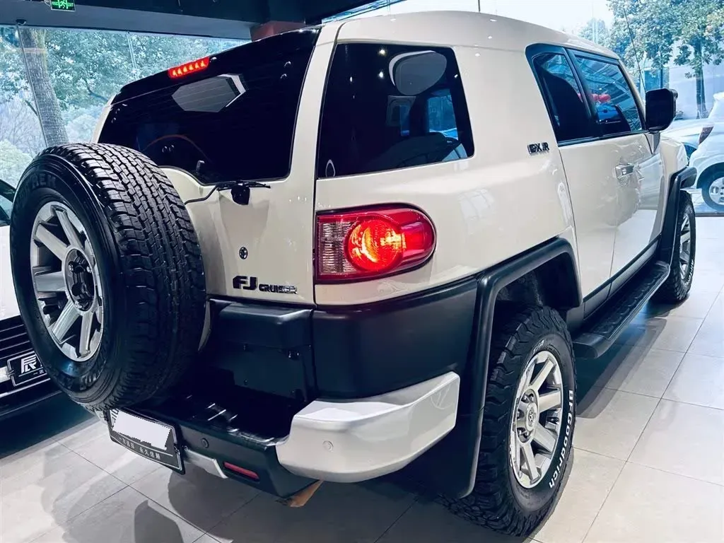 2013 Toyota FJ Cruiser 4.0L 272HP V6 5AT,autocango,china used car exporter,china ev exporter,chinese used car exporter,chinese used ev exporter