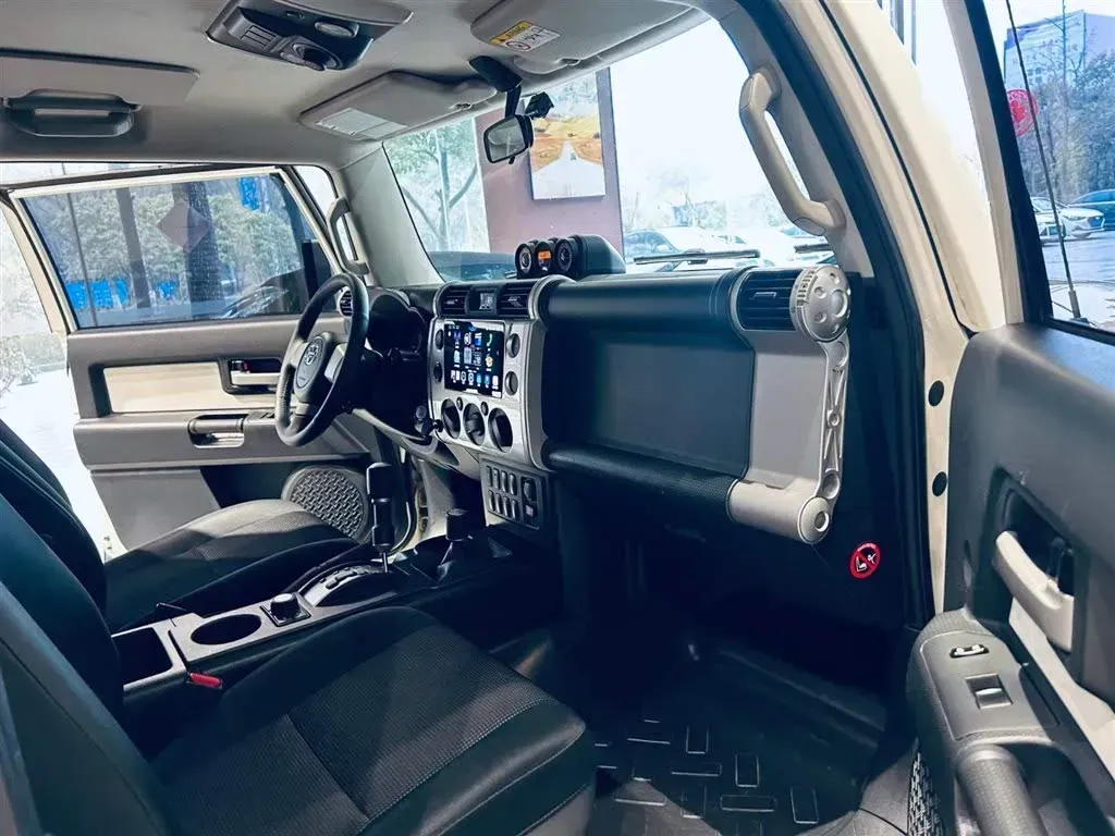 2013 Toyota FJ Cruiser 4.0L 272HP V6 5AT,autocango,china used car exporter,china ev exporter,chinese used car exporter,chinese used ev exporter