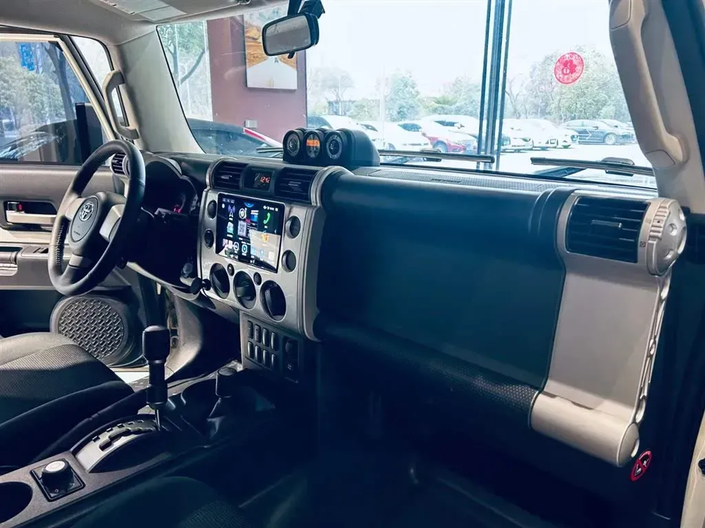 2013 Toyota FJ Cruiser 4.0L 272HP V6 5AT,autocango,china used car exporter,china ev exporter,chinese used car exporter,chinese used ev exporter