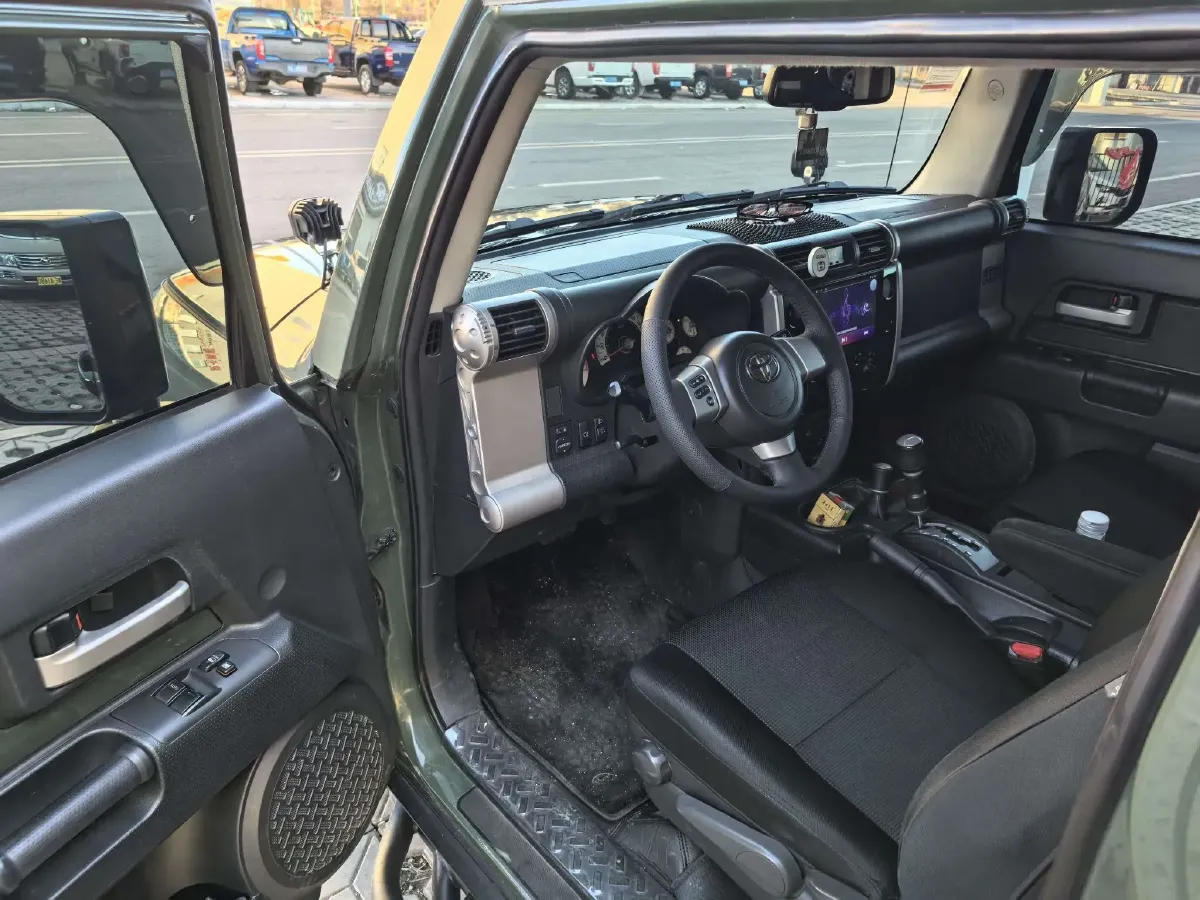 2011 Toyota FJ Cruiser 4.0L 272HP V6 5AT,autocango,china used car exporter,china ev exporter,chinese used car exporter,chinese used ev exporter