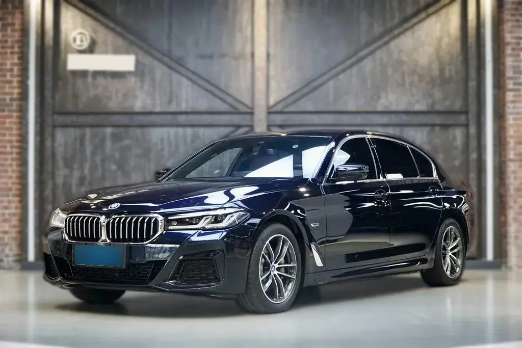 2022 BMW 5 Series 2.0T 184HP L4 8AT PHEV 17.7KWH