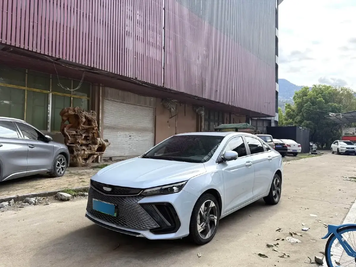 2022 Geely Emgrand L HiP 1.5T 181HP L4 3DHT PHEV 15.5KWH