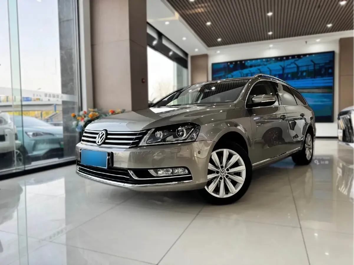 2012 Volkswagen Magotan 2.0T 211HP L4 6DCT