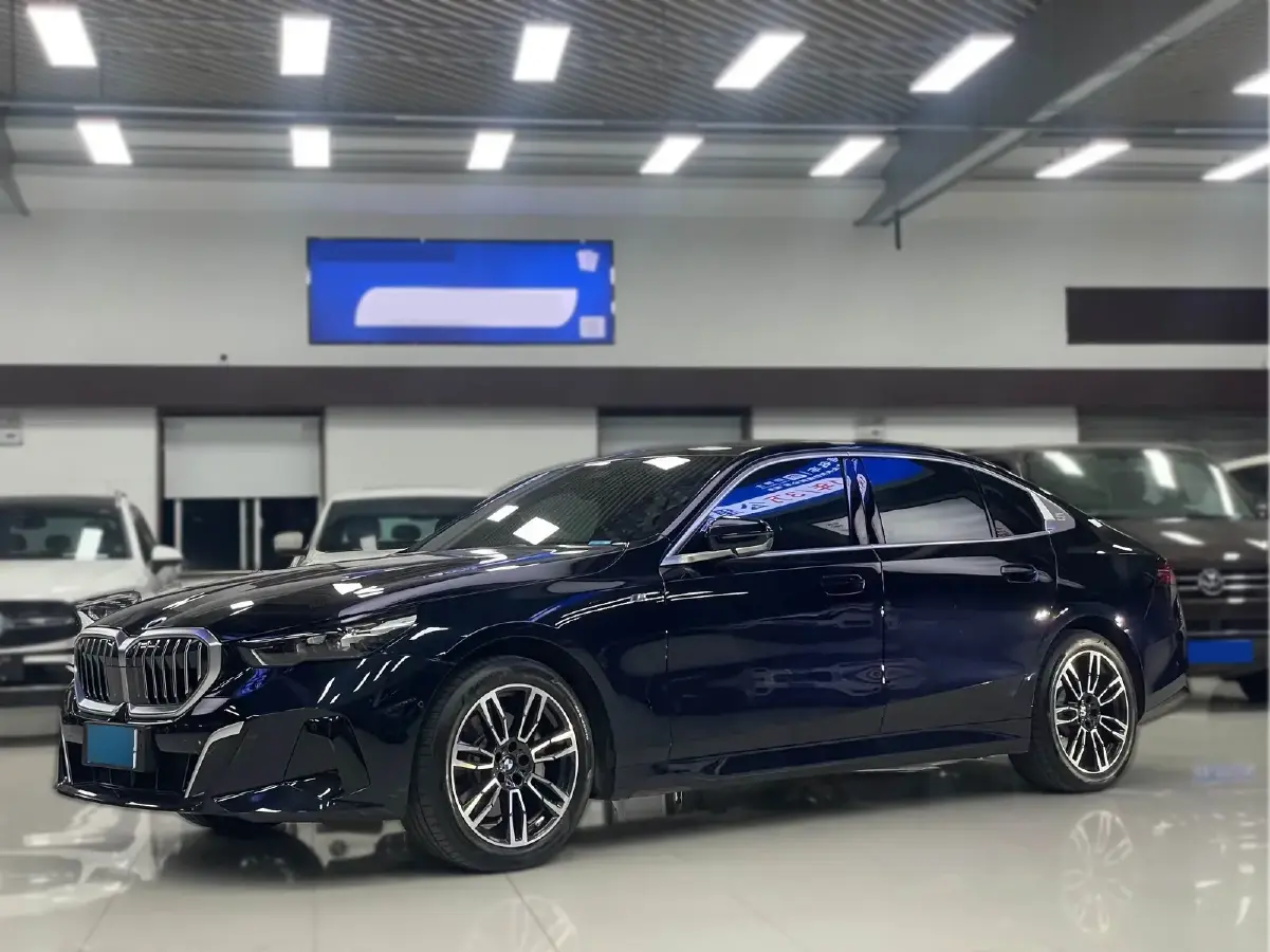 2024 BMW 5 Series 2.0T 258HP L4 8AT