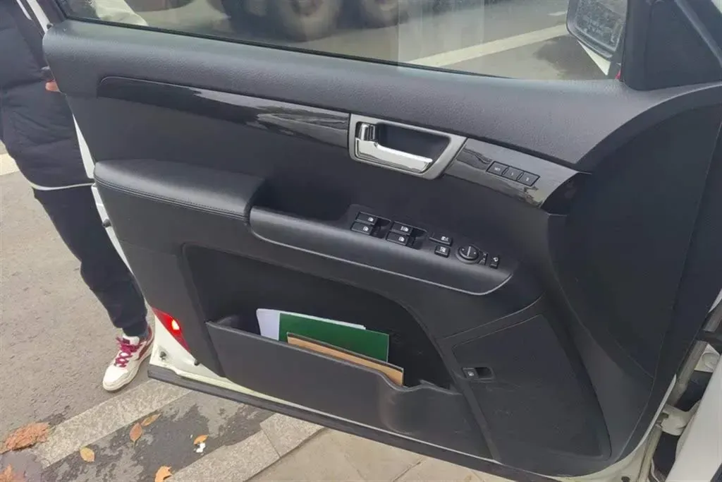 2013 Kia Borrego 3.8L 274HP V6 5AT,autocango,china used car exporter,china ev exporter,chinese used car exporter,chinese used ev exporter