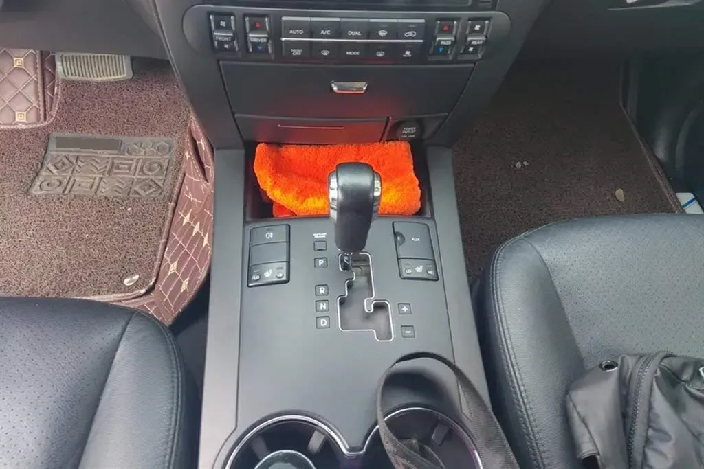 2013 Kia Borrego 3.8L 274HP V6 5AT,autocango,china used car exporter,china ev exporter,chinese used car exporter,chinese used ev exporter