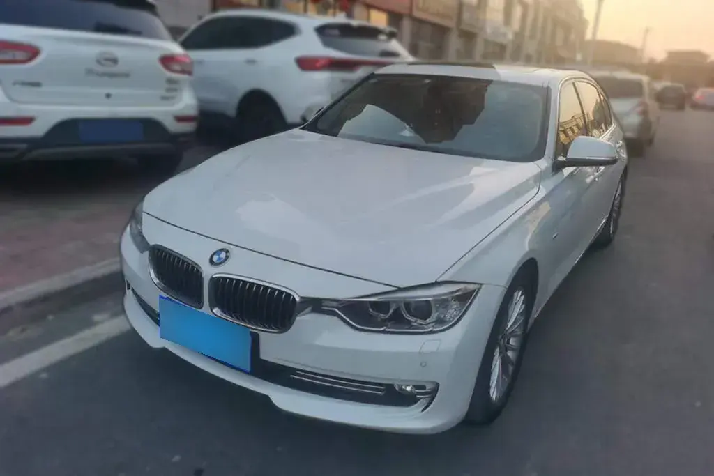 2014 BMW 3 Series 2.0T 184HP L4 8AT