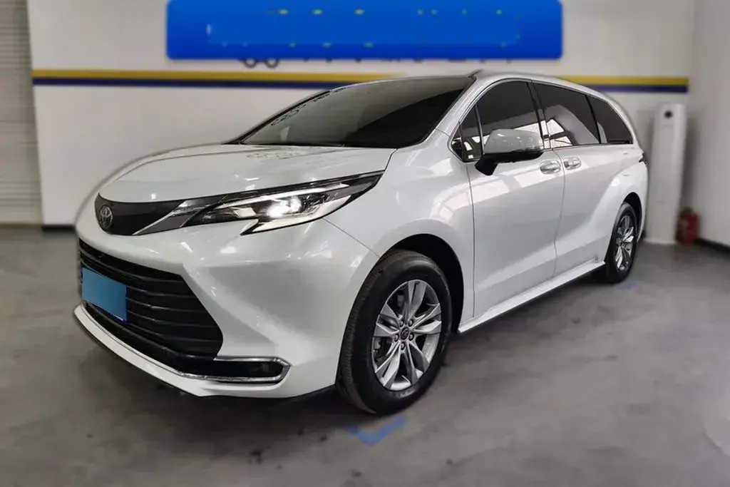 2023 Toyota Sienna 2.5L 189HP L4 E-CVT Hybrid