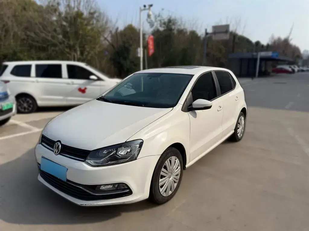 2016 Volkswagen Polo 1.6L 110HP L4 6AT
