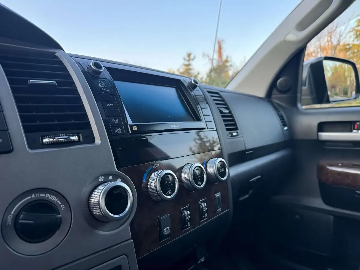 2011 Toyota Tundra 5.7L 386HP V8 6AT,autocango,china used car exporter,china ev exporter,chinese used car exporter,chinese used ev exporter