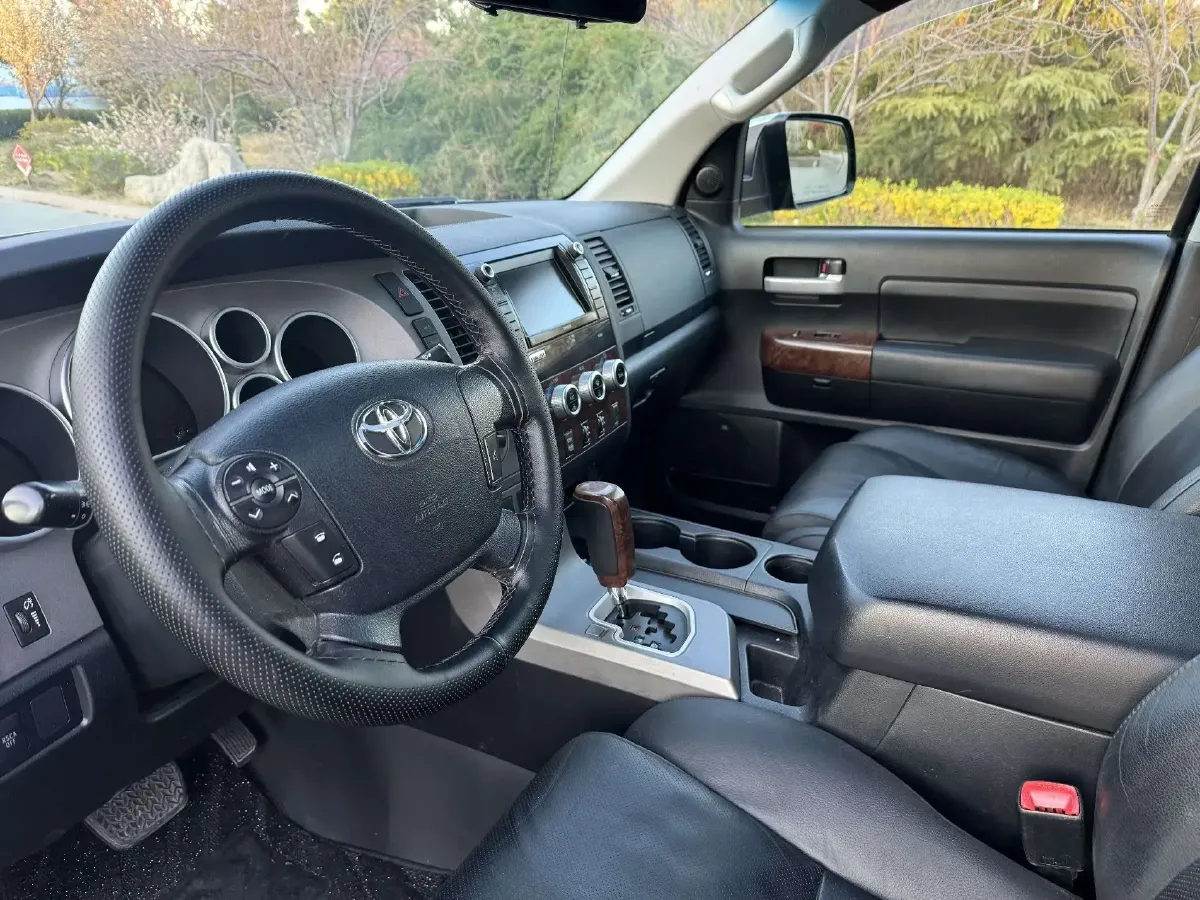 2011 Toyota Tundra 5.7L 386HP V8 6AT,autocango,china used car exporter,china ev exporter,chinese used car exporter,chinese used ev exporter