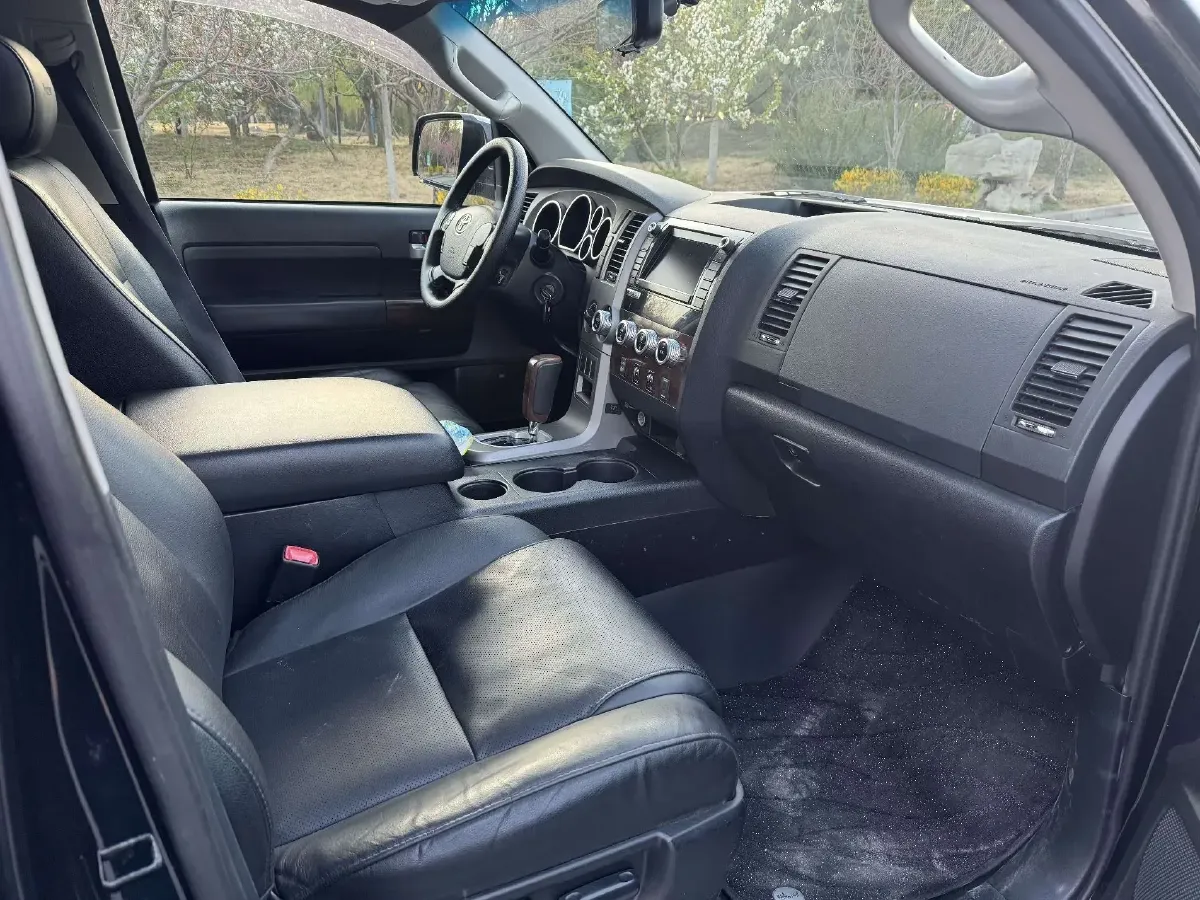 2011 Toyota Tundra 5.7L 386HP V8 6AT,autocango,china used car exporter,china ev exporter,chinese used car exporter,chinese used ev exporter