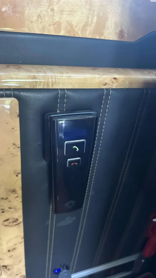 2017 Volkswagen Caravelle 2.0T 204HP L4 7DCT,autocango,china used car exporter,china ev exporter,chinese used car exporter,chinese used ev exporter