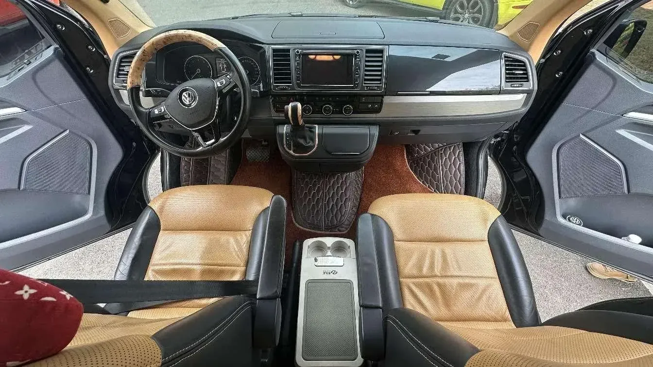 2017 Volkswagen Caravelle 2.0T 204HP L4 7DCT,autocango,china used car exporter,china ev exporter,chinese used car exporter,chinese used ev exporter